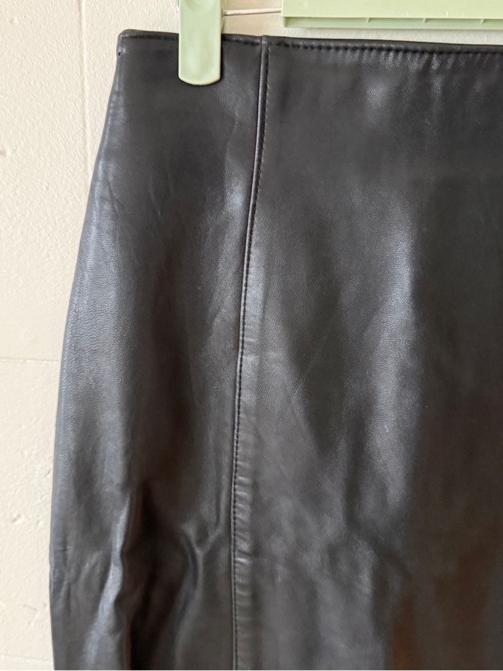 Danier | Classic Black Leather Midi Skirt | Size 8 - Picture 3 of 10